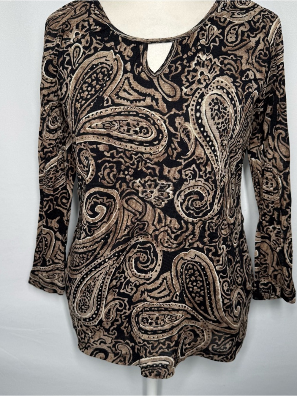 ❤️3/$30 Liz Claiborne Black & Tan Paisley Keyhole Neck 3/4 Sleeve Top - Size PL